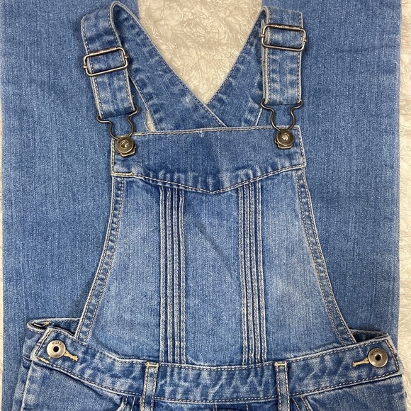 Gap washed denim pleated bib overall size 5 - Picture 2 of 9